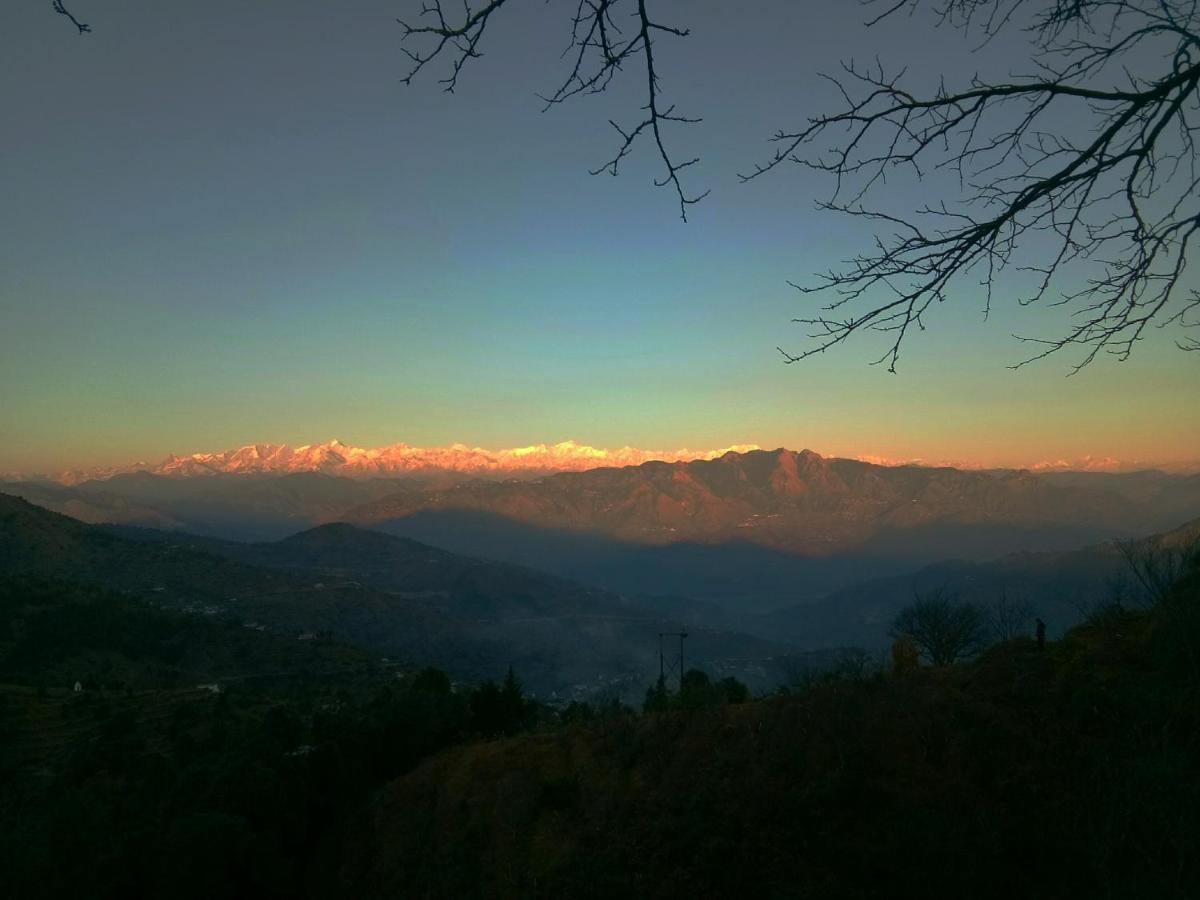 In Apple Estate Kanatal - Himalayan View Resort With Courteous Staff Exteriör bild